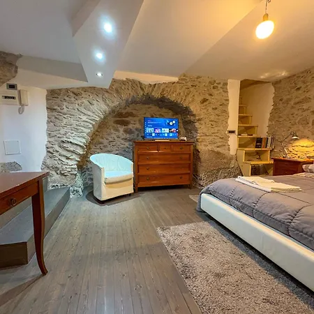 - Arcodia Bed & Breakfast