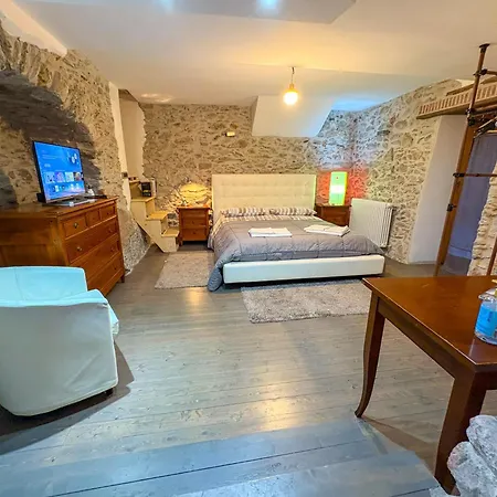 - Arcodia Oda ve Kahvaltı 3*