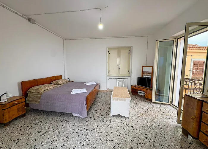 - Arcodia Bed & Breakfast