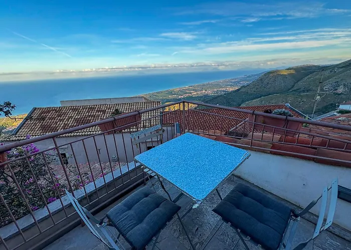 - Arcodia Bed & Breakfast 3*