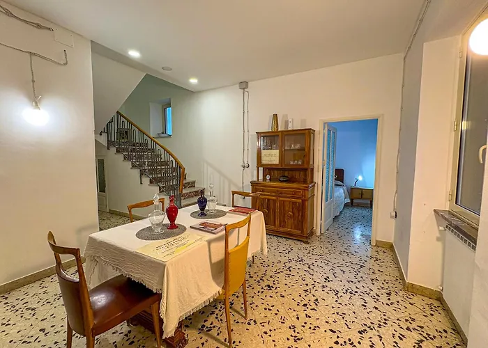 - Arcodia Bed & Breakfast 3*