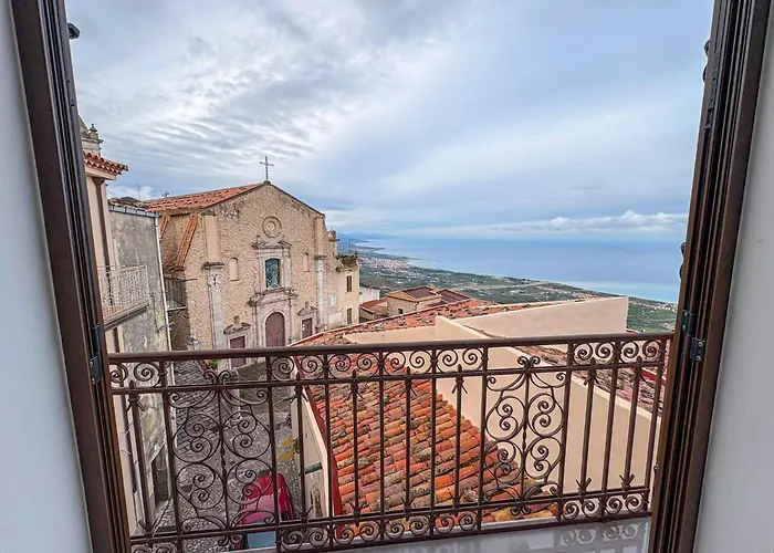 - Arcodia Bed & Breakfast