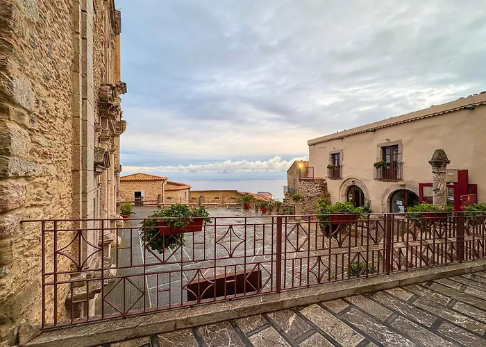 - Arcodia Bed & Breakfast 3*